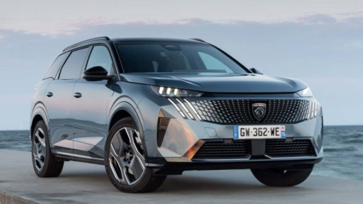Peugeot 5008 1.6 phev Allure Business 225cv (195) 7p.ti e-dcs7 (6)