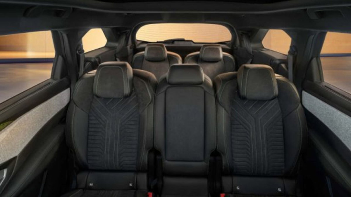 Peugeot 5008 1.6 phev GT Exclusive 225cv (195) 7p.ti e-dcs7