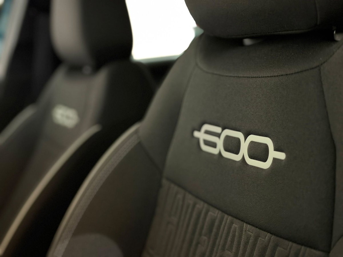 Fiat 600 1.2 hybrid 110cv auto (14)