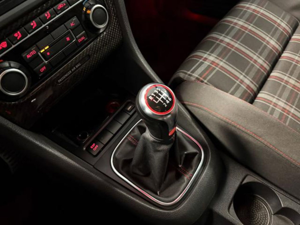 Volkswagen Golf 2.0 tsi GTI MT Ultimate 245cv (19)