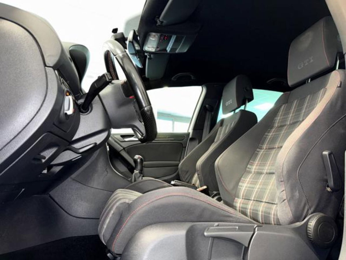 Volkswagen Golf 2.0 tsi GTI MT Ultimate 245cv (4)