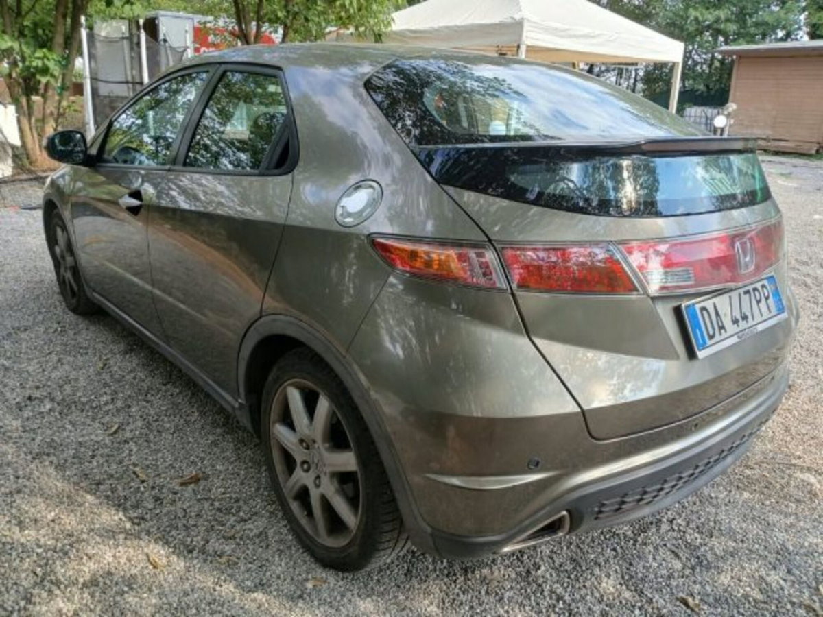 Honda Civic 1.8 i-VTEC 5p. Sport