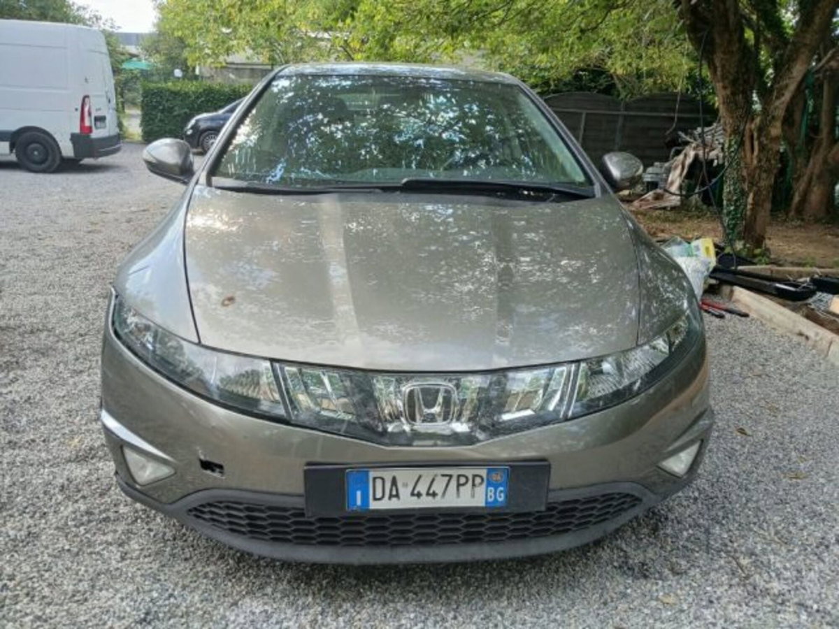 Honda Civic 1.8 i-VTEC 5p. Sport (2)