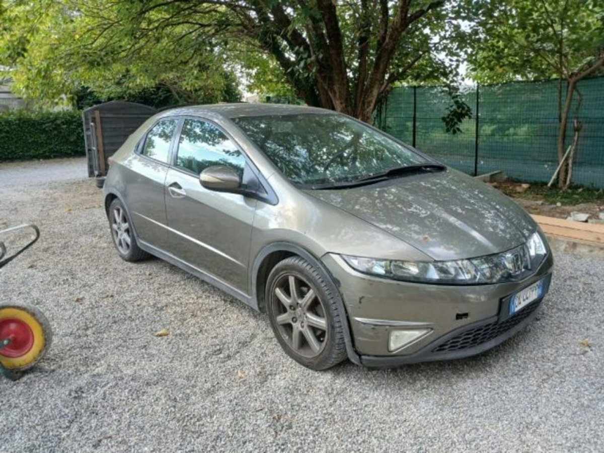 Honda Civic 1.8 i-VTEC 5p. Sport (3)