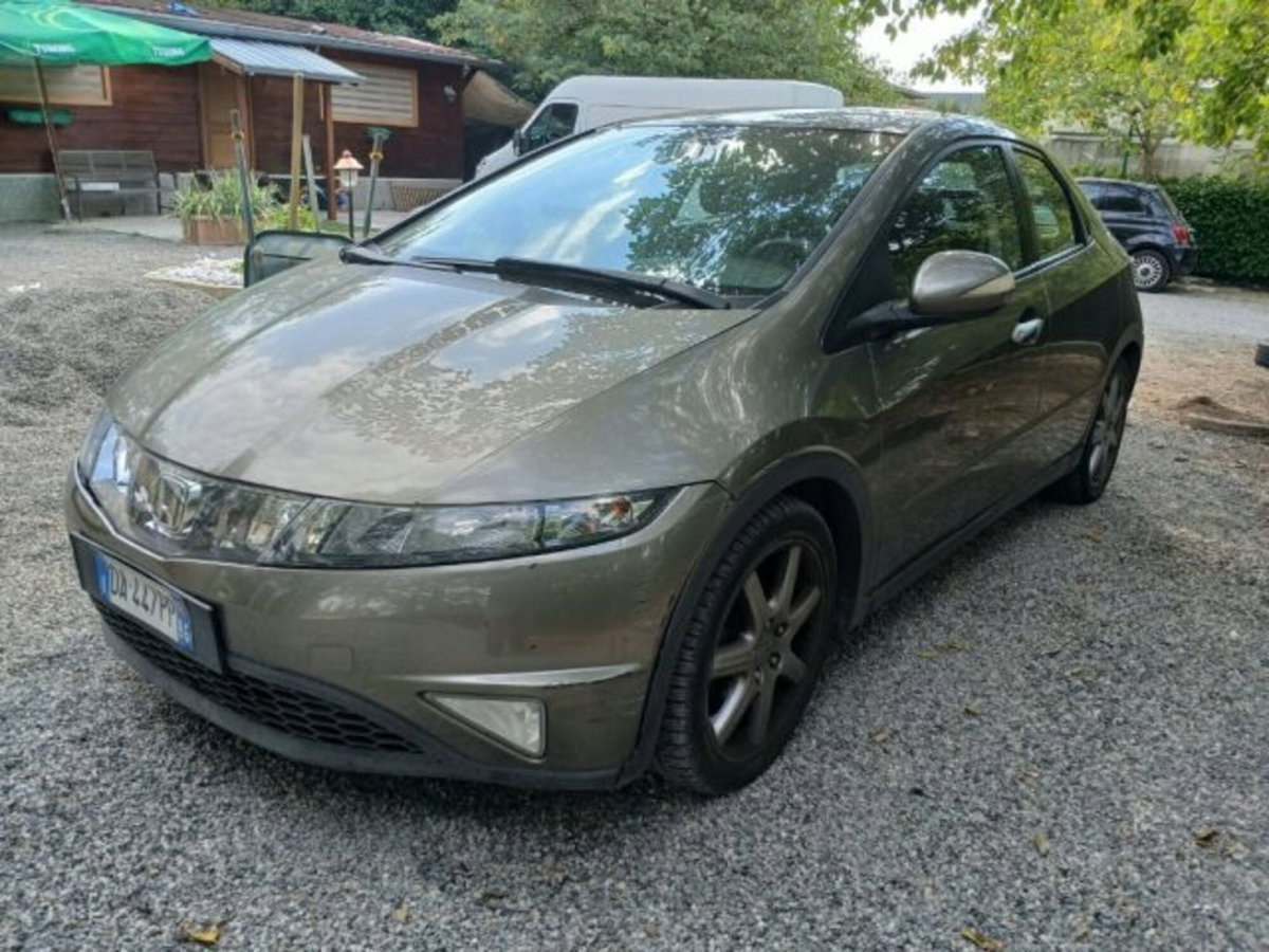 Honda Civic 1.8 i-VTEC 5p. Sport (4)