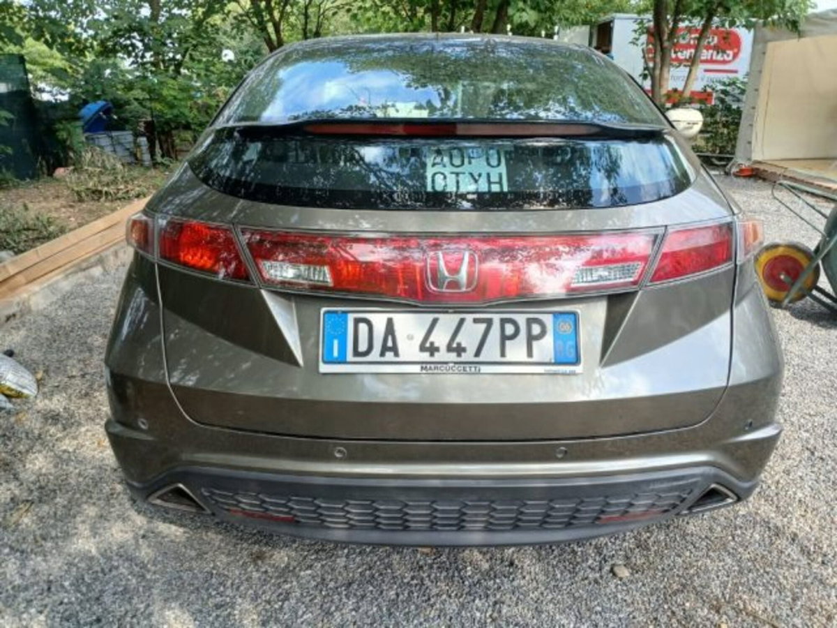 Honda Civic 1.8 i-VTEC 5p. Sport (5)