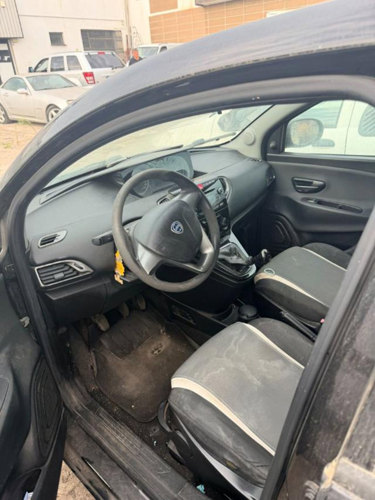 Lancia Ypsilon 1.3 MJT 16V 95 CV 5 porte S&S Elefantino (3)