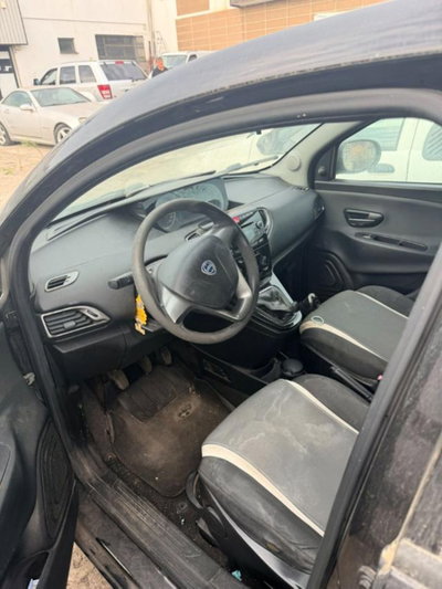 Lancia Ypsilon 1.3 MJT 16V 95 CV 5 porte S&S Elefantino (3)