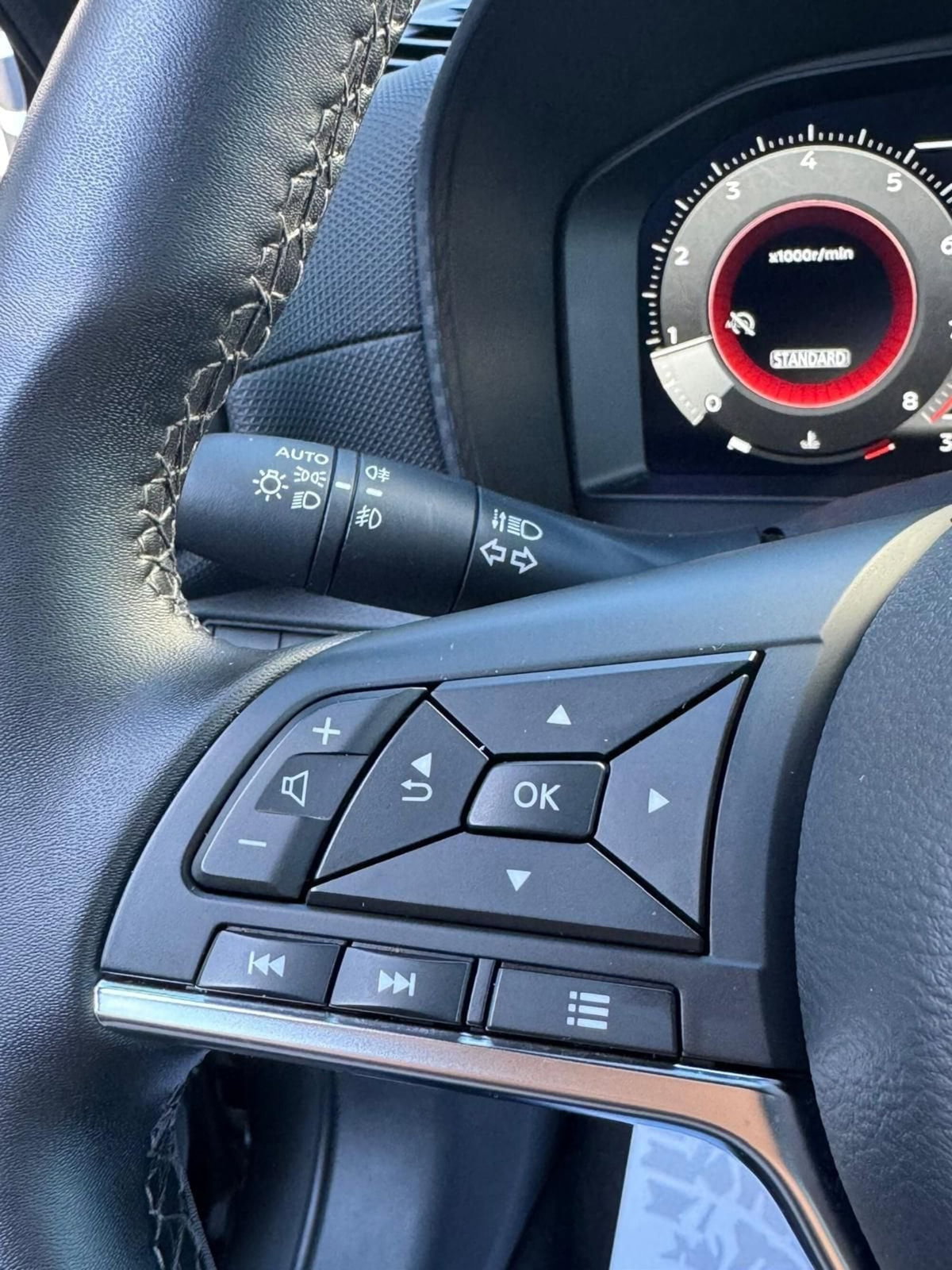 Nissan Juke 1.0 dig-t N-Connecta 114cv (16)
