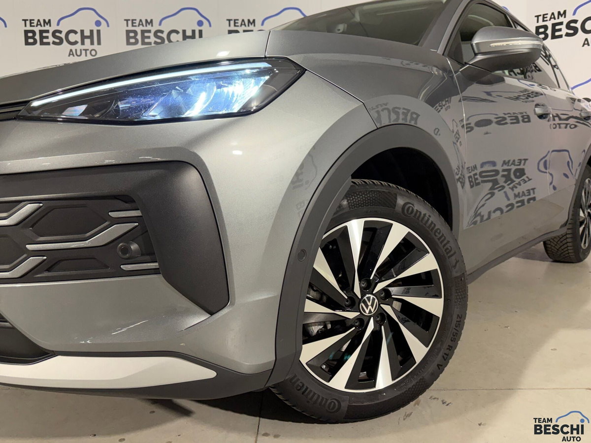 Volkswagen T-Roc 1.5 etsi Life 115cv dsg (9)