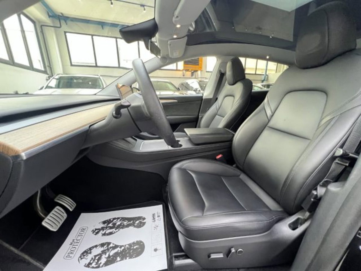 Tesla Model Y Performance awd (12)