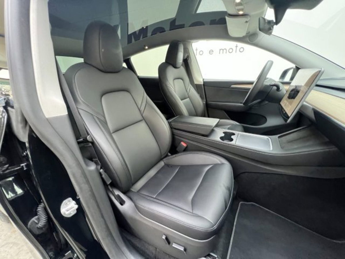 Tesla Model Y Performance awd (15)