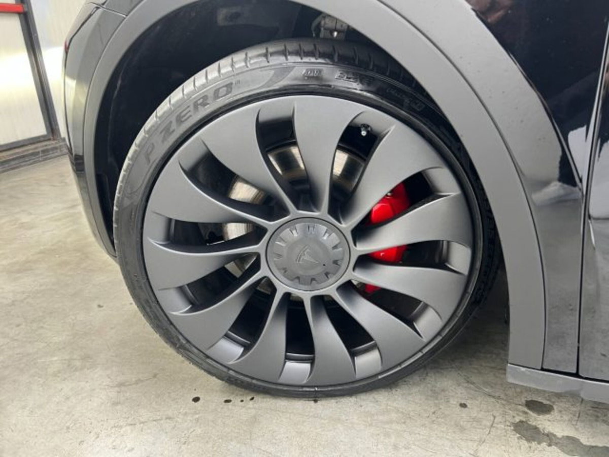 Tesla Model Y Performance awd (3)