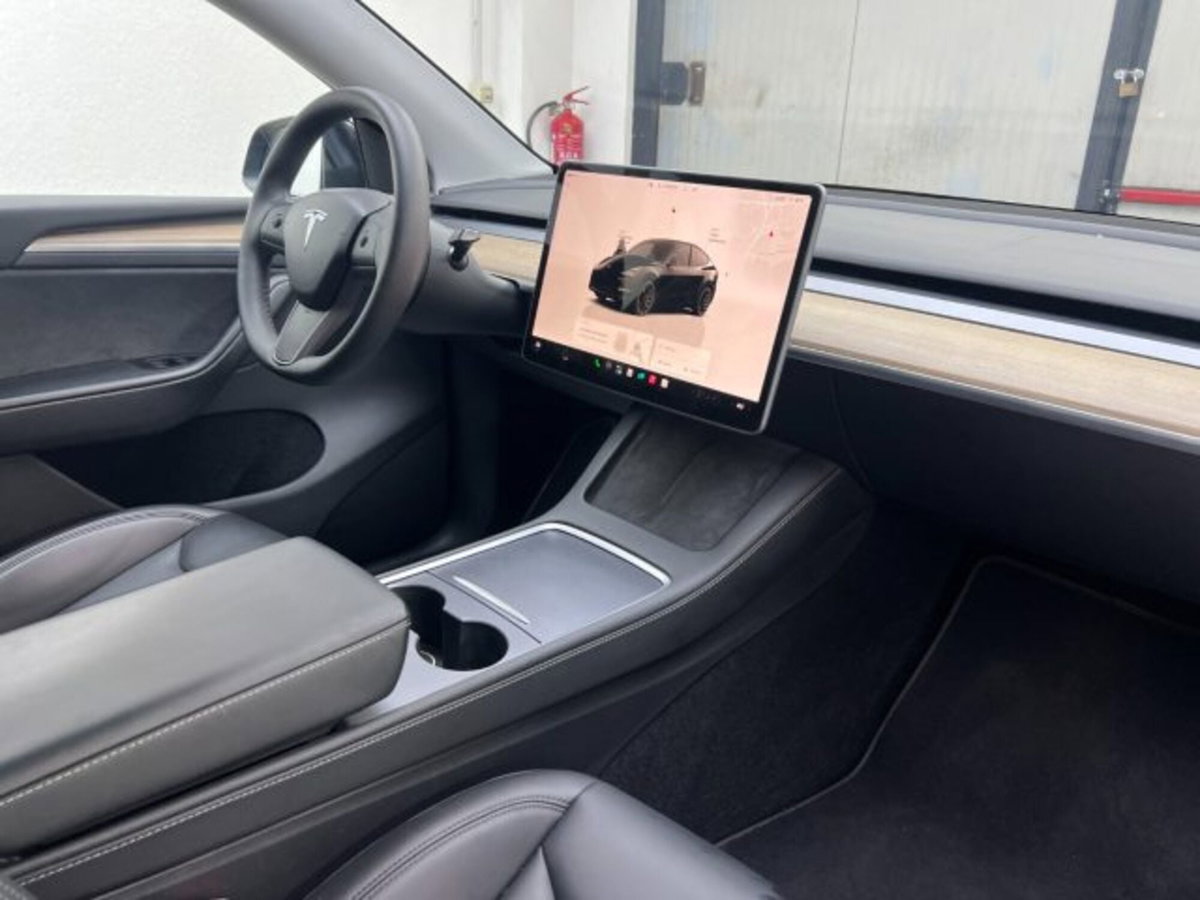 Tesla Model Y Performance awd (7)