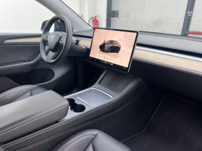 Tesla Model Y Performance awd (7)