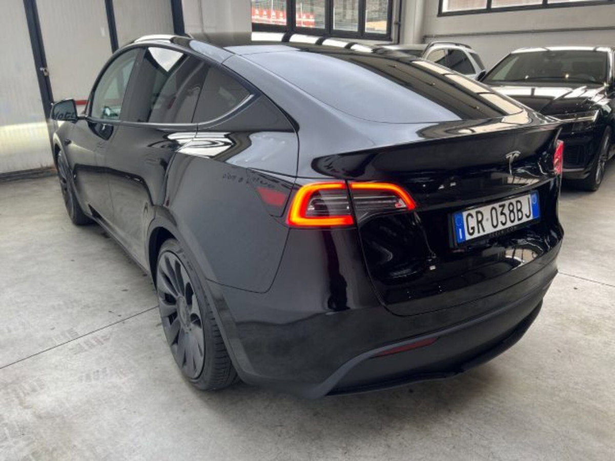 Tesla Model Y Performance awd (8)