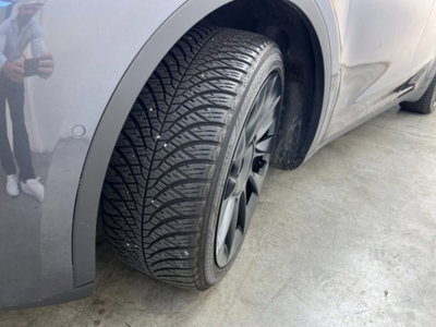 Tesla Model Y Long Range awd (15)