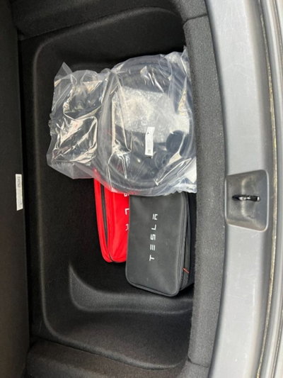 Tesla Model Y Long Range awd (18)