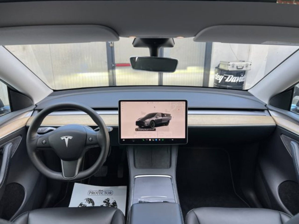 Tesla Model Y Long Range awd (5)