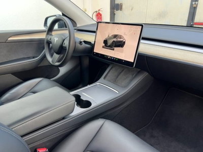 Tesla Model Y Long Range awd (6)