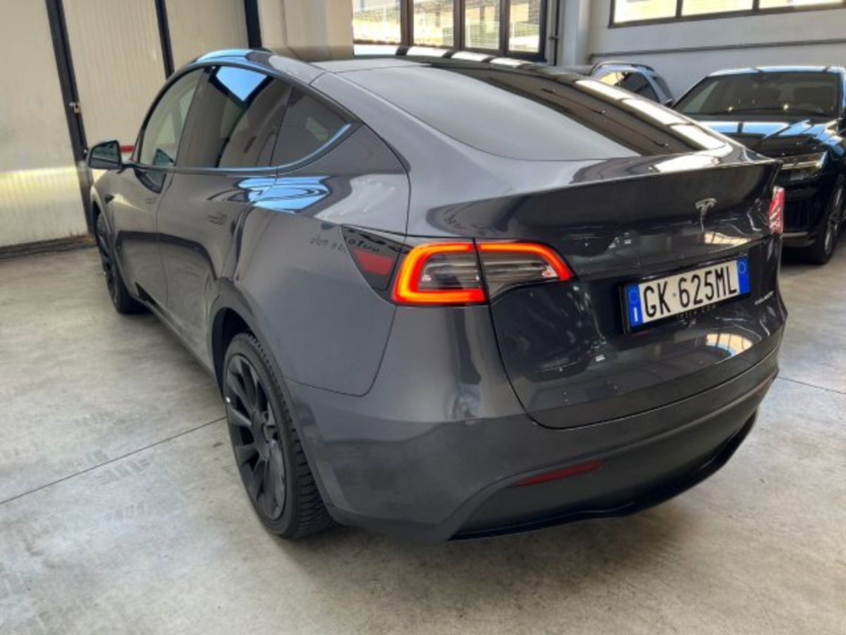 Tesla Model Y Long Range awd (7)