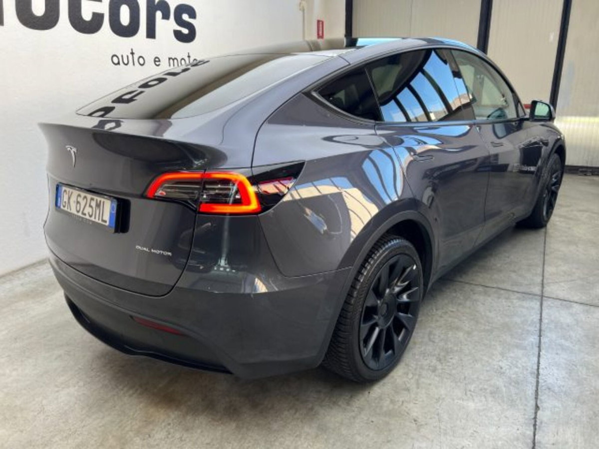 Tesla Model Y Long Range awd (9)
