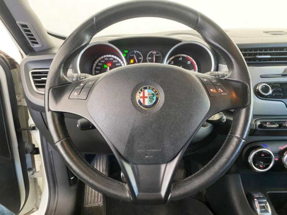 Alfa Romeo Giulietta 1.6 JTDm-2 Exclusive (11)
