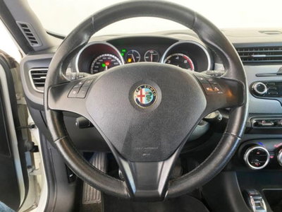 Alfa Romeo Giulietta 1.6 JTDm-2 Exclusive (11)