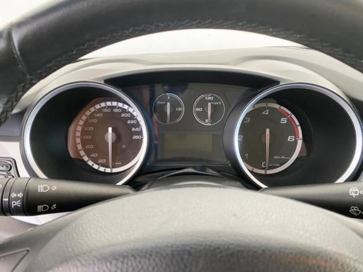 Alfa Romeo Giulietta 1.6 JTDm-2 Exclusive (13)
