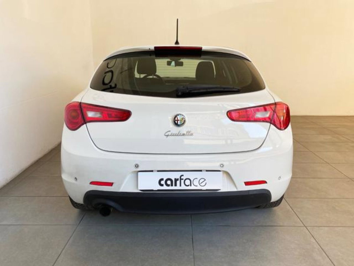 Alfa Romeo Giulietta 1.6 JTDm-2 Exclusive (4)