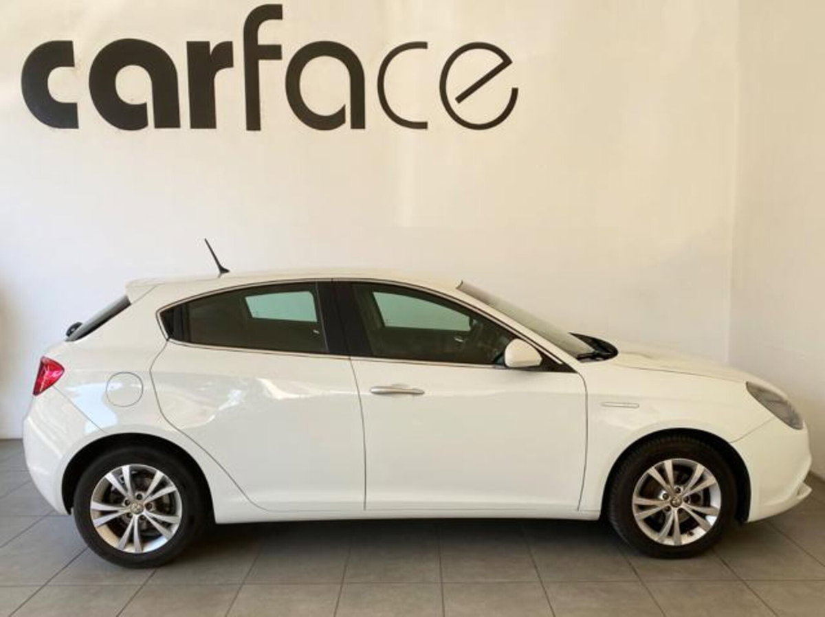 Alfa Romeo Giulietta 1.6 JTDm-2 Exclusive (5)