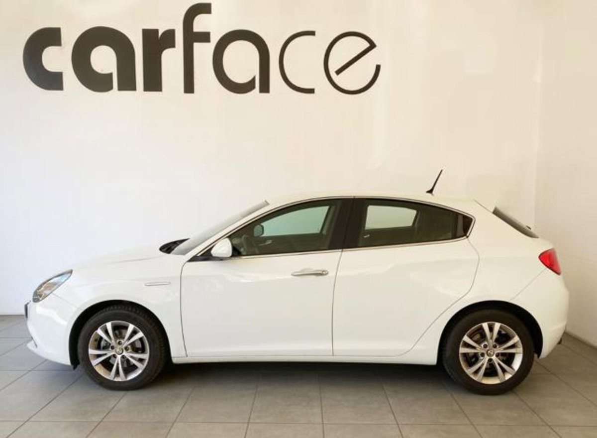 Alfa Romeo Giulietta 1.6 JTDm-2 Exclusive (6)