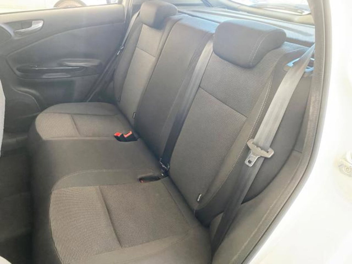 Alfa Romeo Giulietta 1.6 JTDm-2 Exclusive (9)