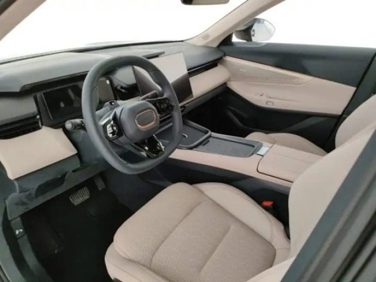 Lynk & Co 08 08 1.5 phev More auto (11)