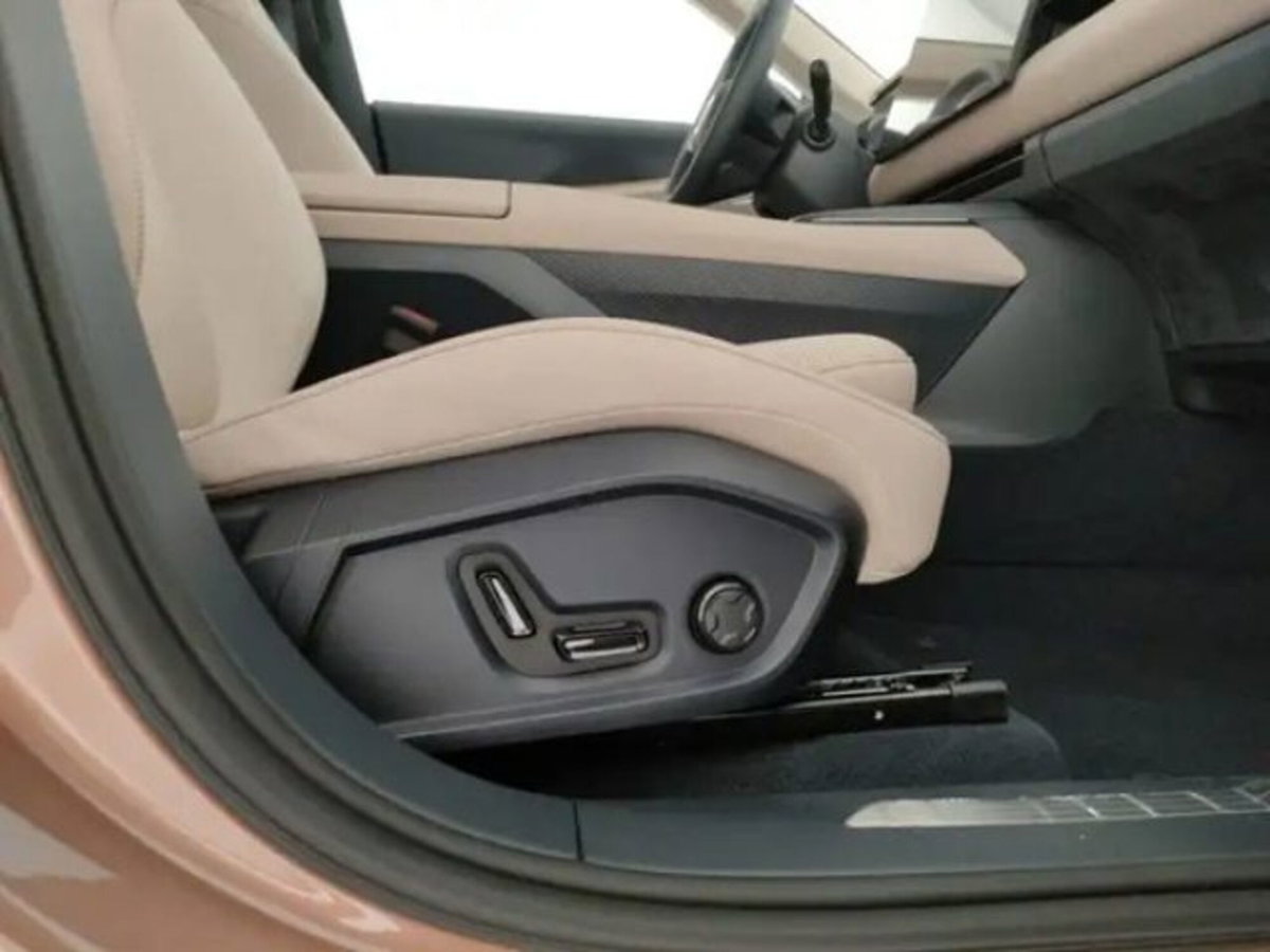 Lynk & Co 08 08 1.5 phev More auto (15)
