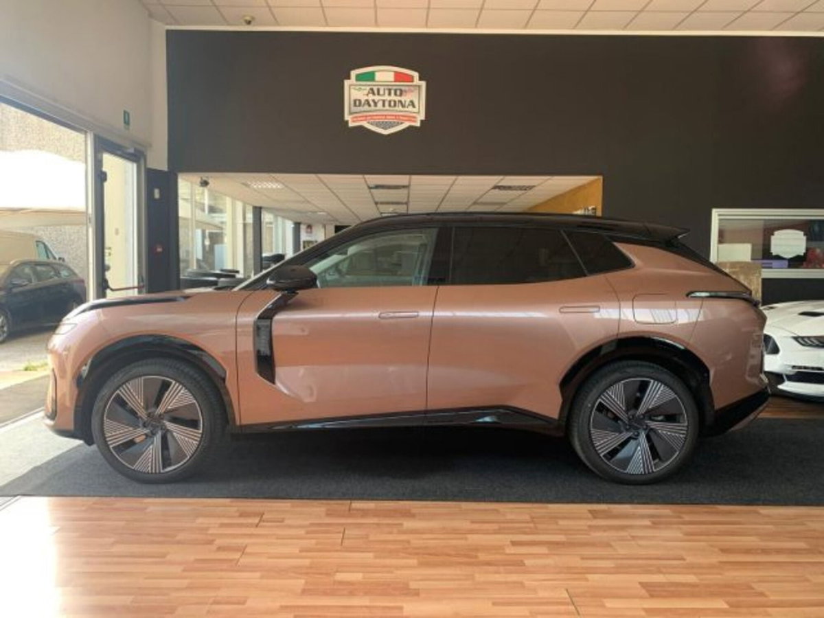 Lynk & Co 08 08 1.5 phev More auto (6)