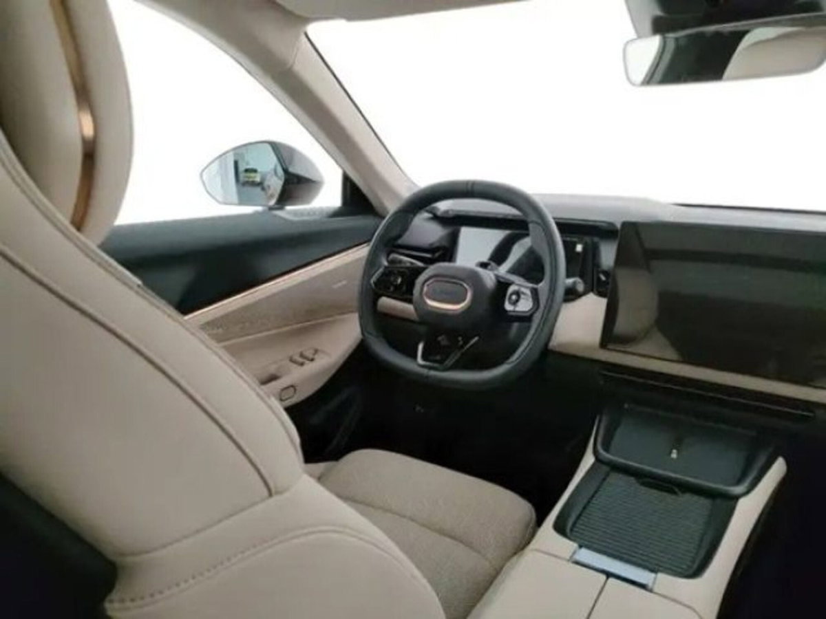 Lynk & Co 08 08 1.5 phev More auto (9)