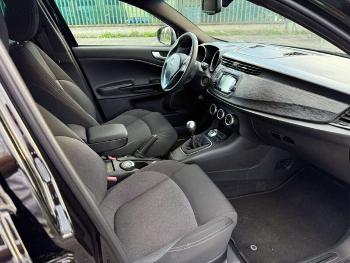 Alfa Romeo Giulietta 1.6 JTDm Giulietta 120cv (10)