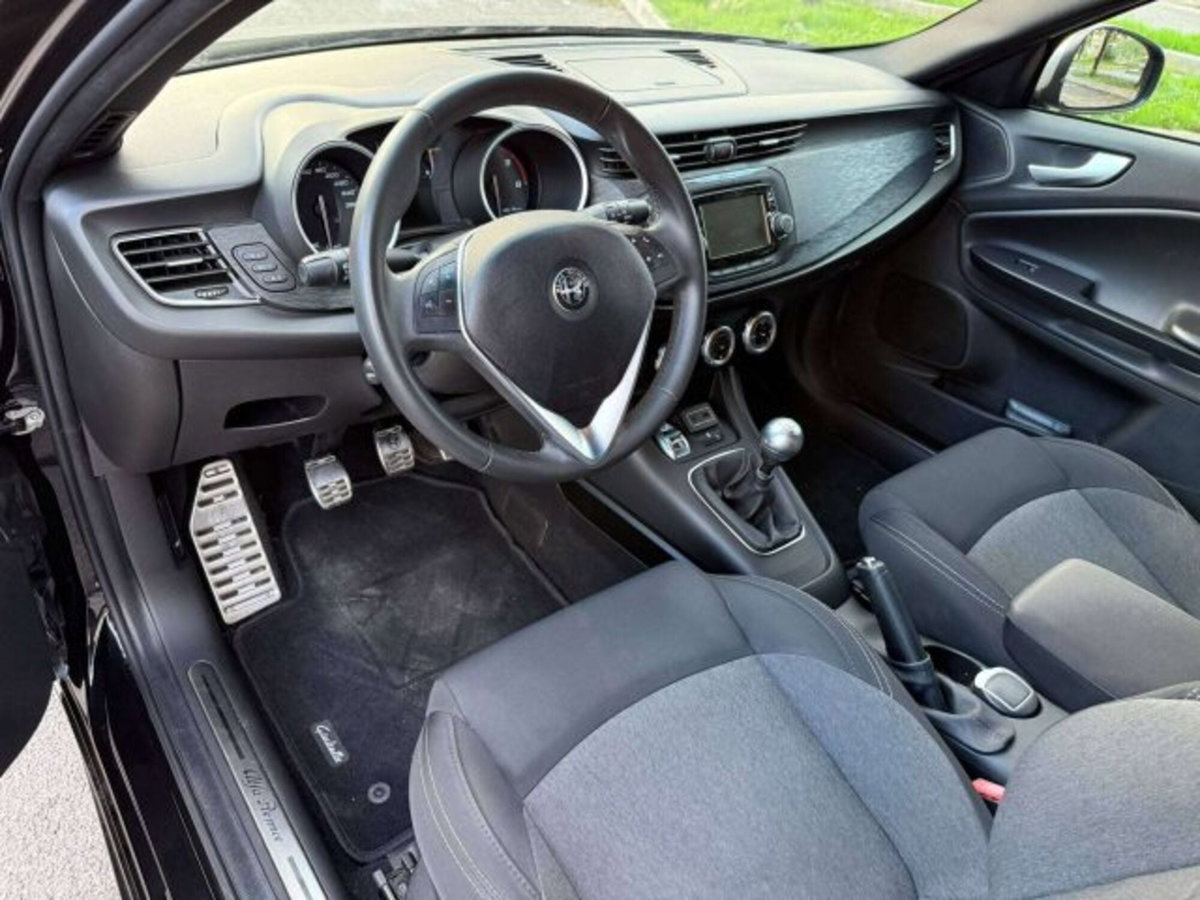 Alfa Romeo Giulietta 1.6 JTDm Giulietta 120cv (11)
