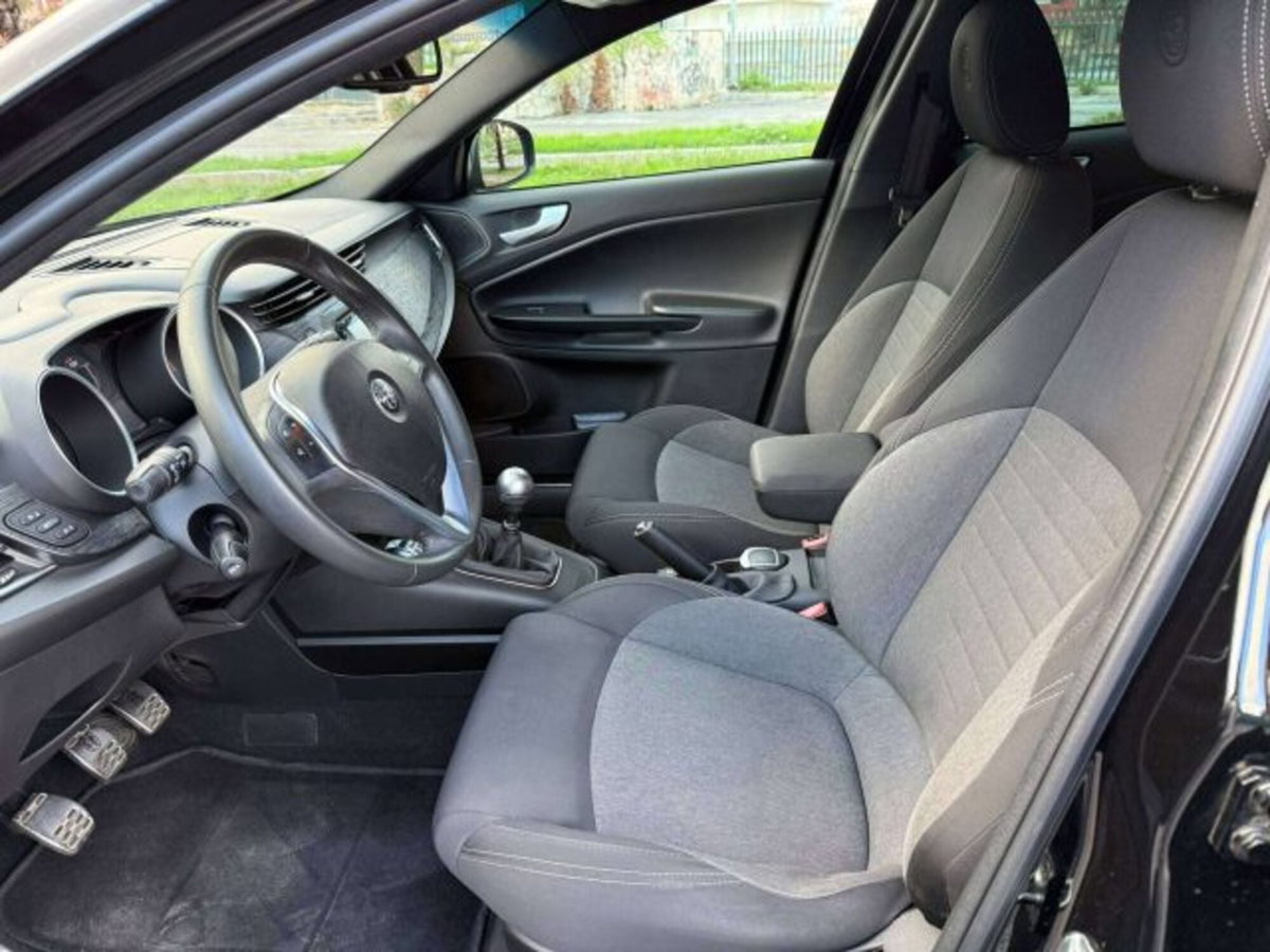 Alfa Romeo Giulietta 1.6 JTDm Giulietta 120cv (7)