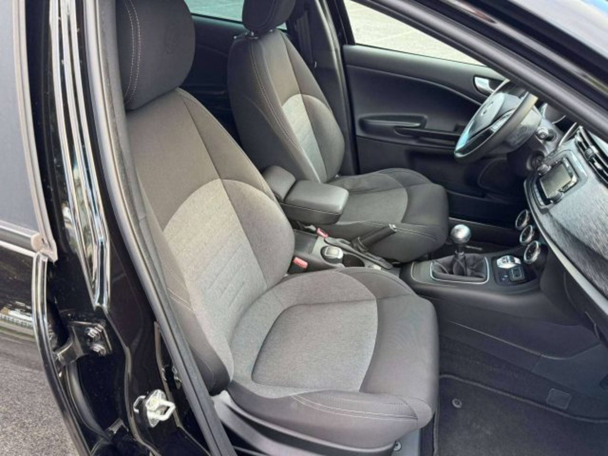 Alfa Romeo Giulietta 1.6 JTDm Giulietta 120cv (9)