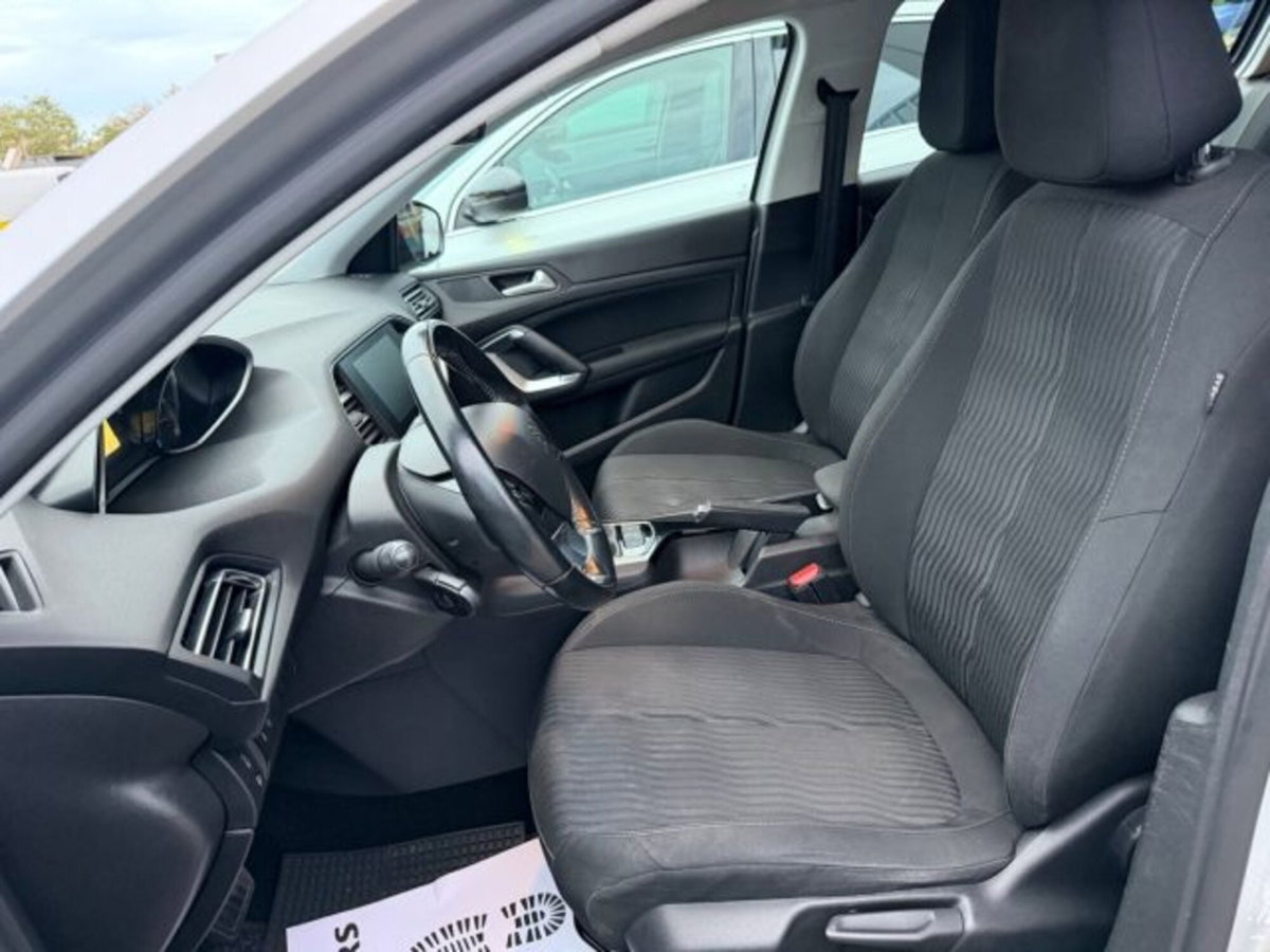 Peugeot 308 BlueHDi 120 S&S EAT6 Business (7)