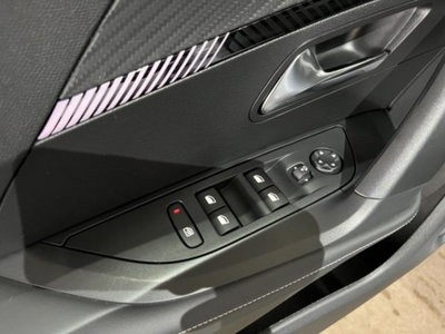 Peugeot 2008 PureTech 100 S&S Allure Navi Pack (11)