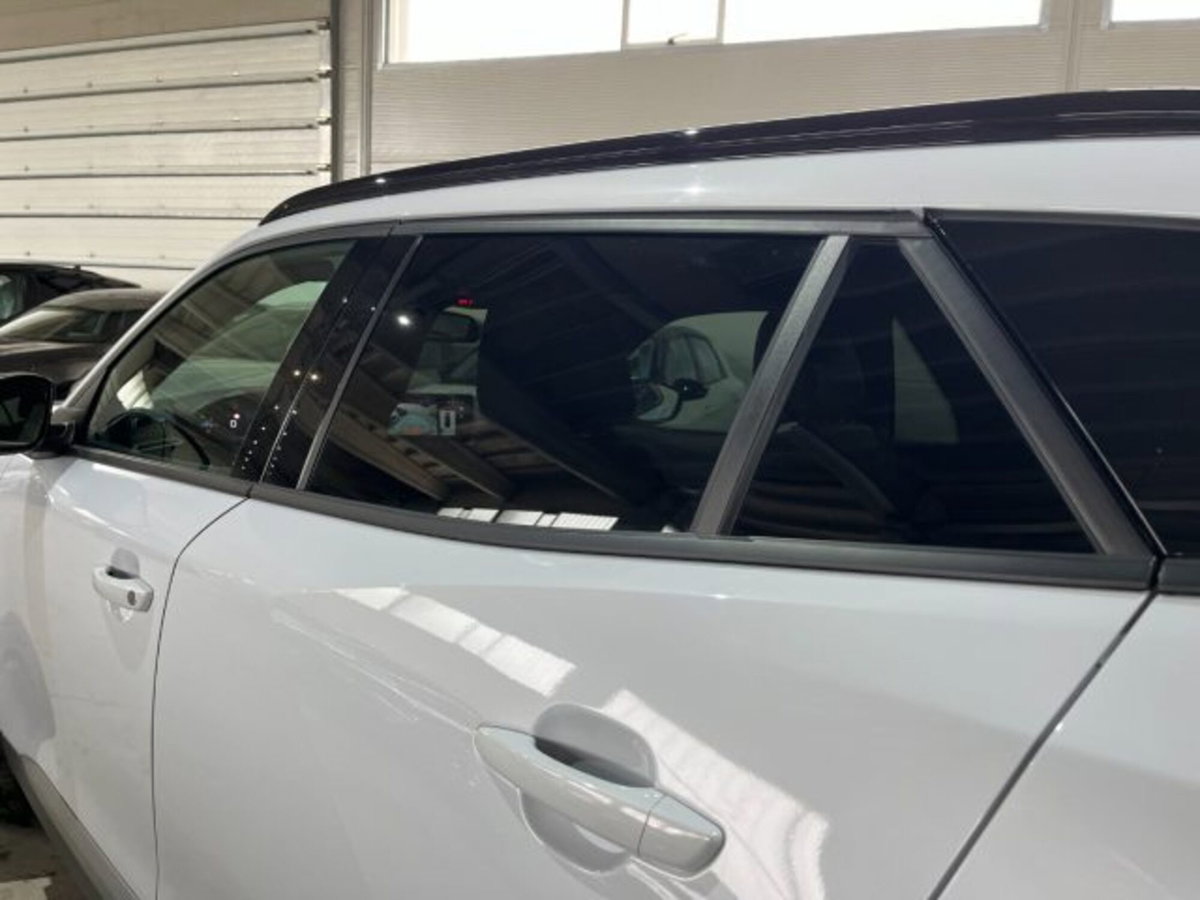 Peugeot 2008 PureTech 100 S&S Allure Navi Pack (16)
