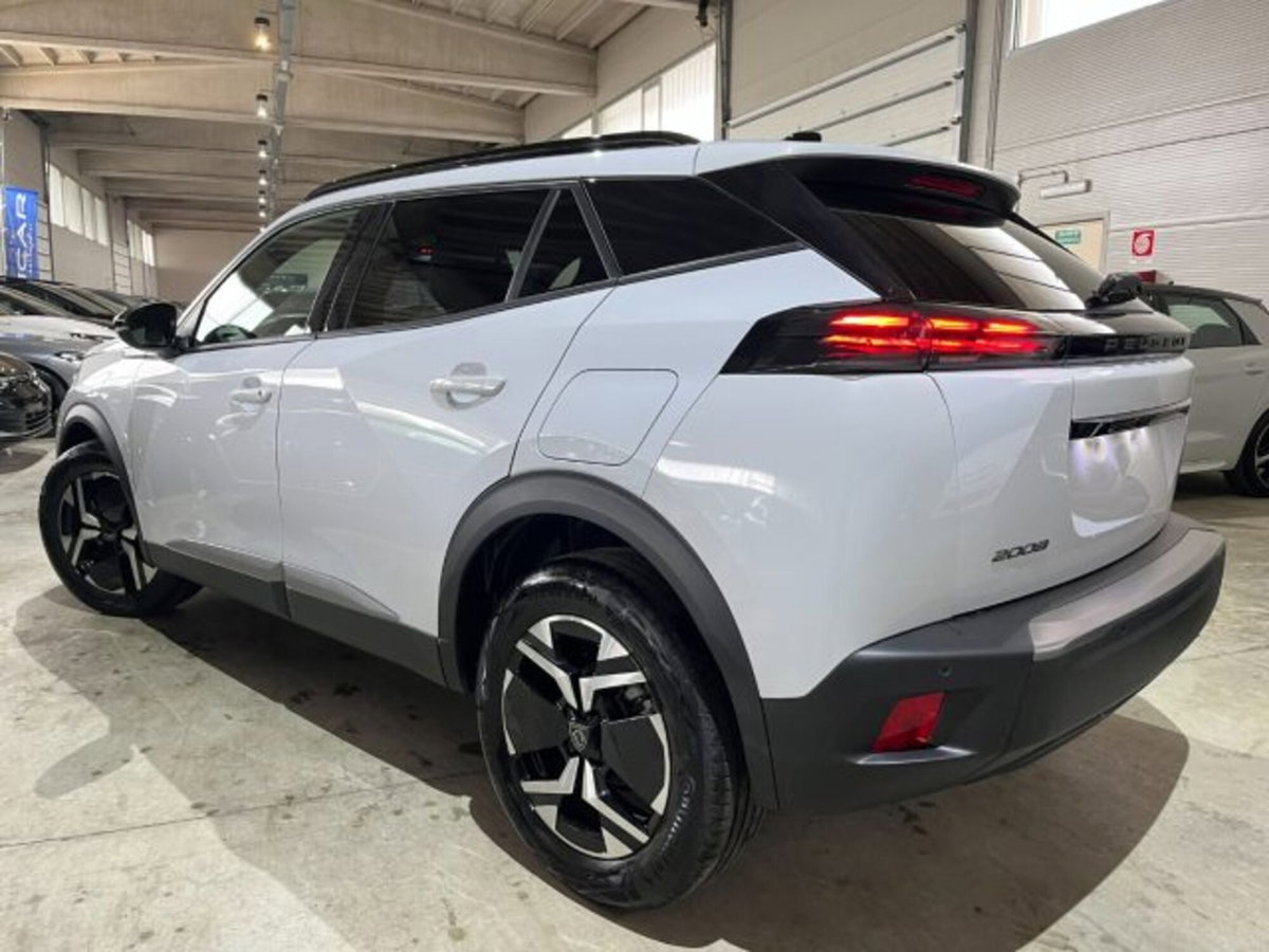 Peugeot 2008 PureTech 100 S&S Allure Navi Pack (5)