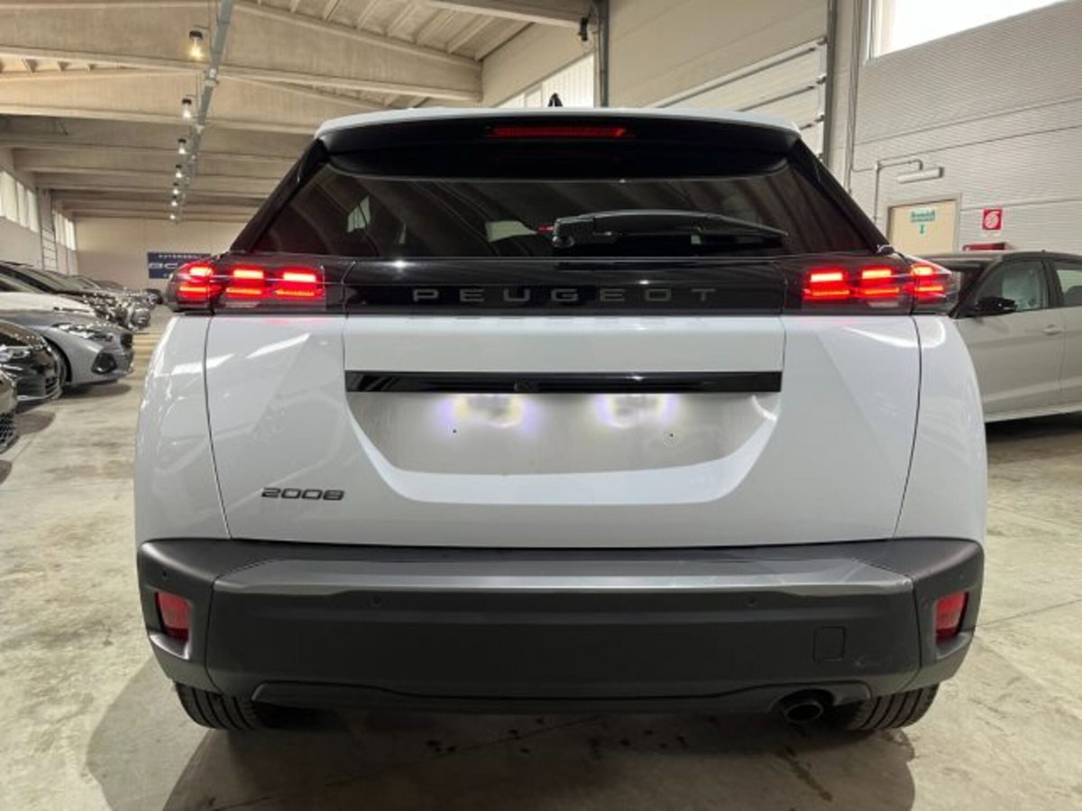 Peugeot 2008 PureTech 100 S&S Allure Navi Pack (6)