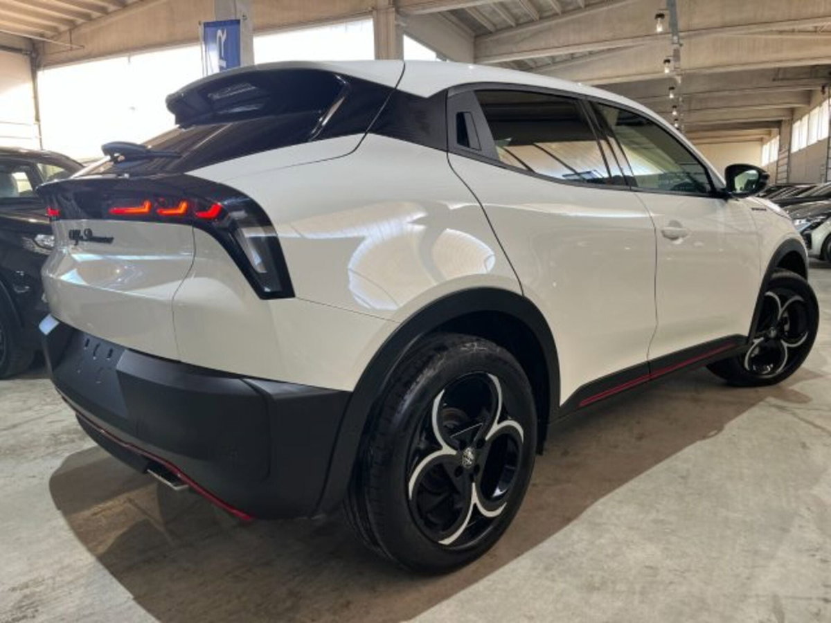 Alfa Romeo Junior elettrica Speciale 156cv (4)