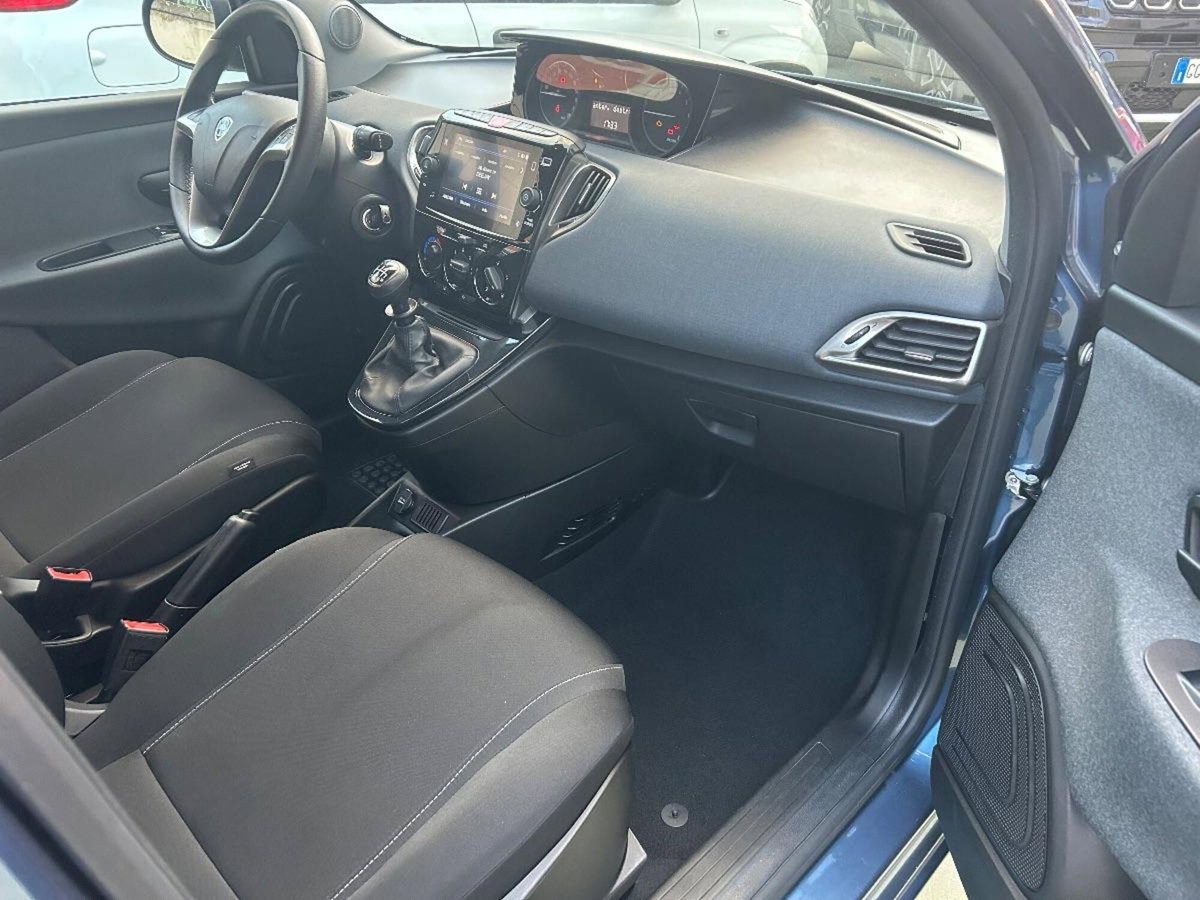 Lancia Ypsilon 1.0 FireFly 5 porte S&S Hybrid Gold Plus (2)