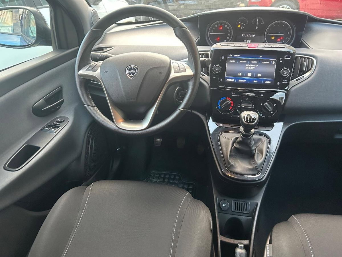 Lancia Ypsilon 1.0 FireFly 5 porte S&S Hybrid Gold Plus (4)