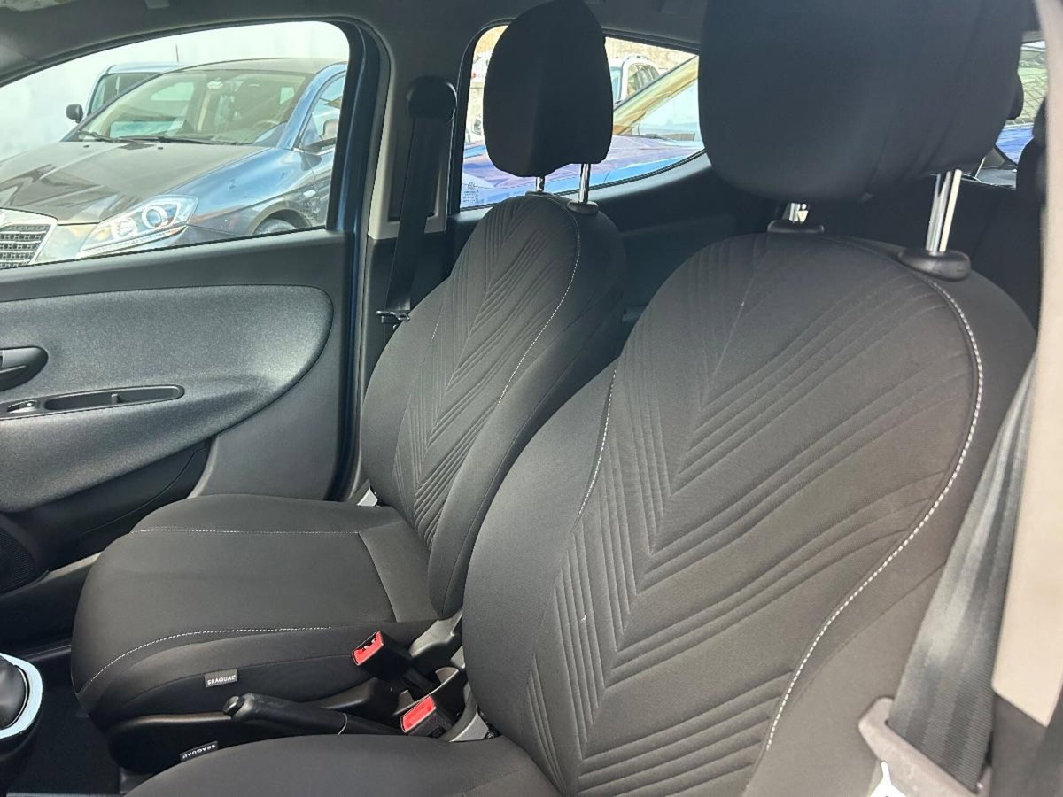 Lancia Ypsilon 1.0 FireFly 5 porte S&S Hybrid Gold Plus (7)